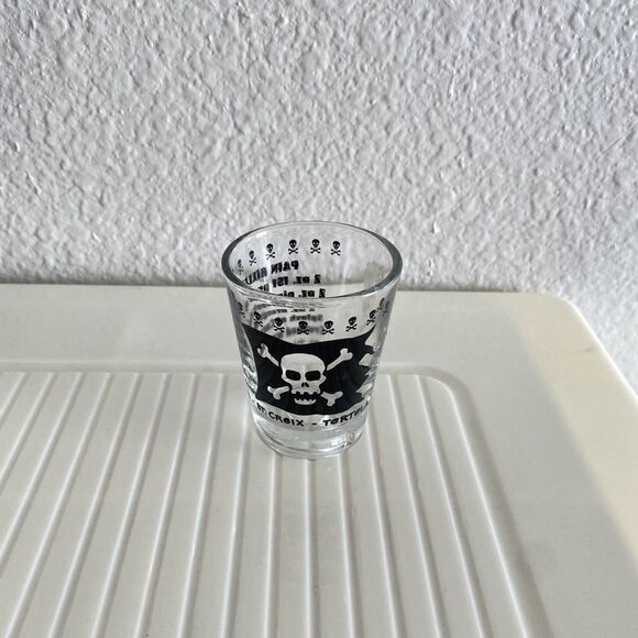 Skull & Crossbone Shot Glass w/Painkiller Recipe - Picture 1 of 2